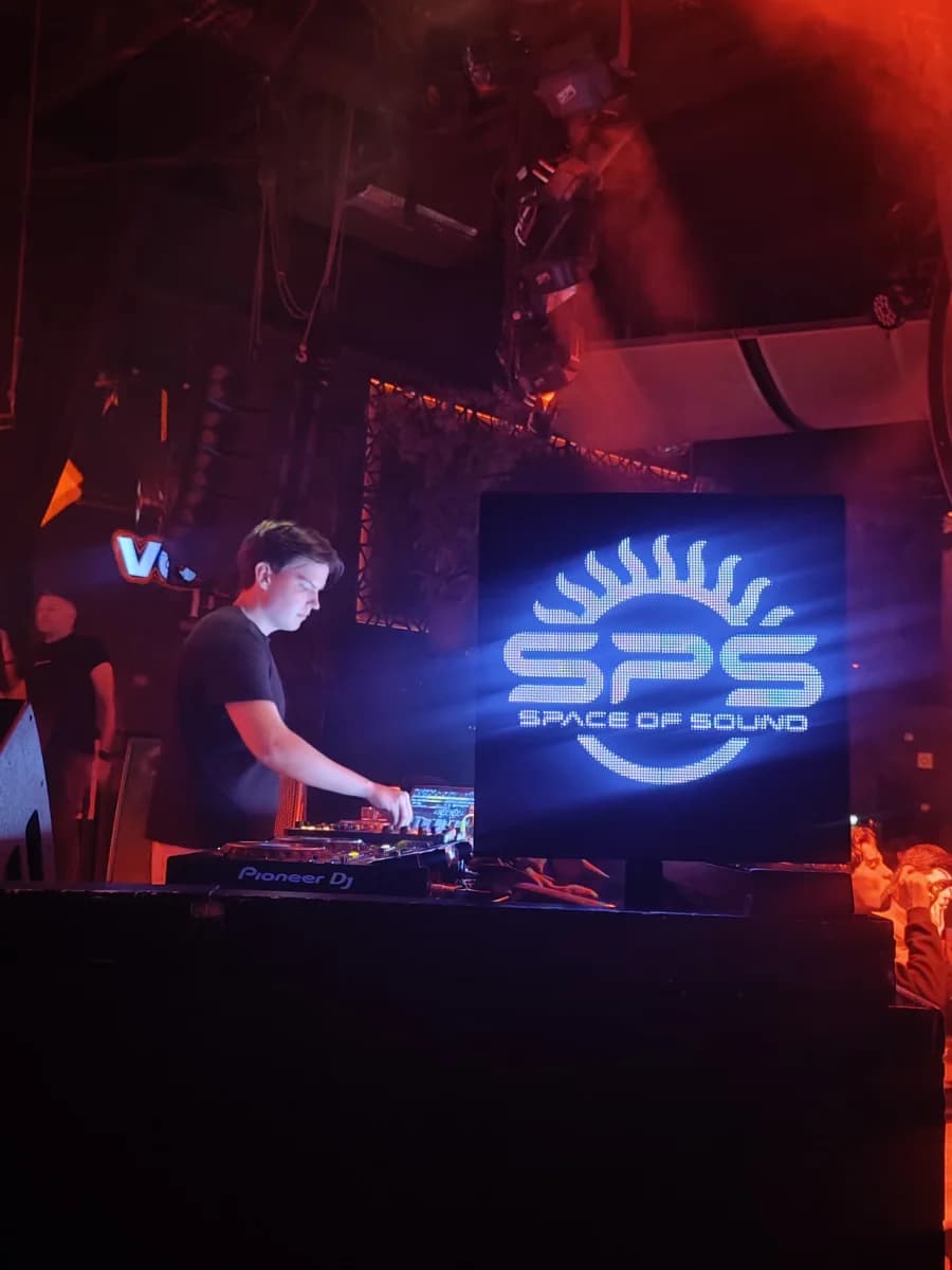 Cabina — [Club]